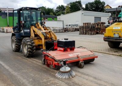 Kehrmaschine an Radlader