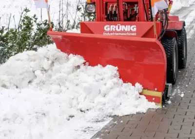 Uni-Truck Schneeräumschild