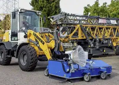Anbaukehrmaschine an Radlader