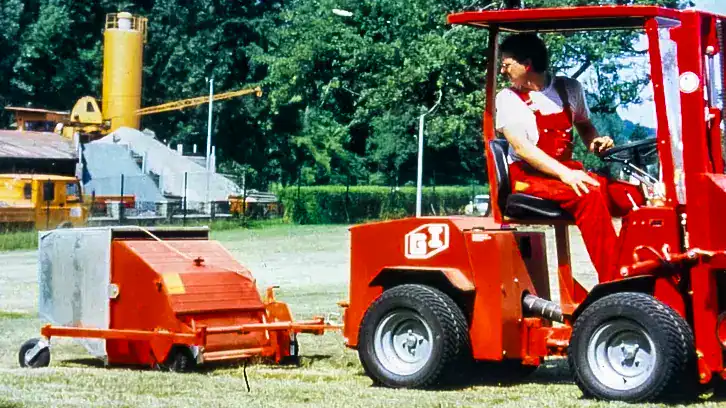 Uni-Truck Rasenkehrmaschine