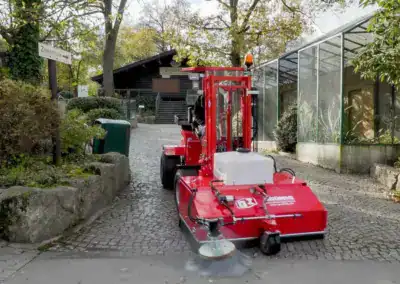 Uni-Truck 4W 1005 gsx Kehrmaschinenaufsatz