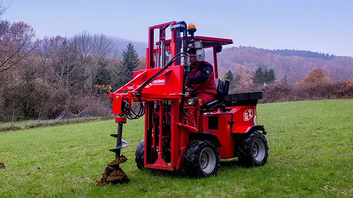 Uni-truck Erdbohrer