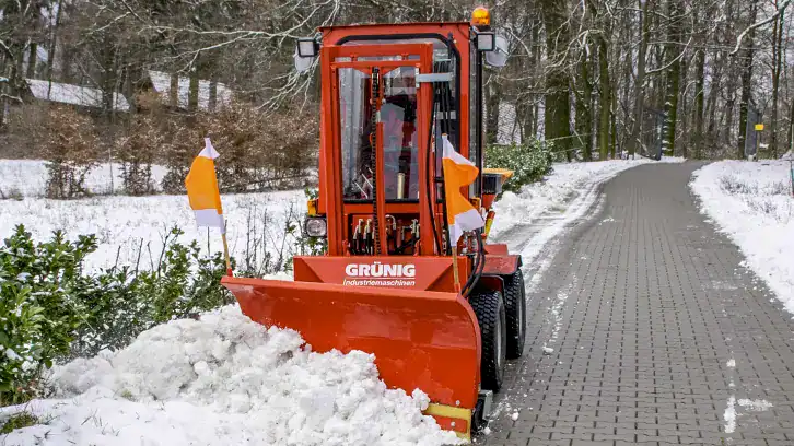 Uni-truck Schneeräumschild