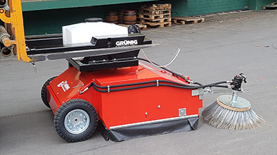 Antrieb über die Räder der Kehrmaschine