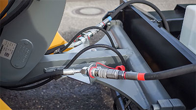 Hydraulischer Antrieb durch das hydrauliksystem des Trägerfahrzeugs