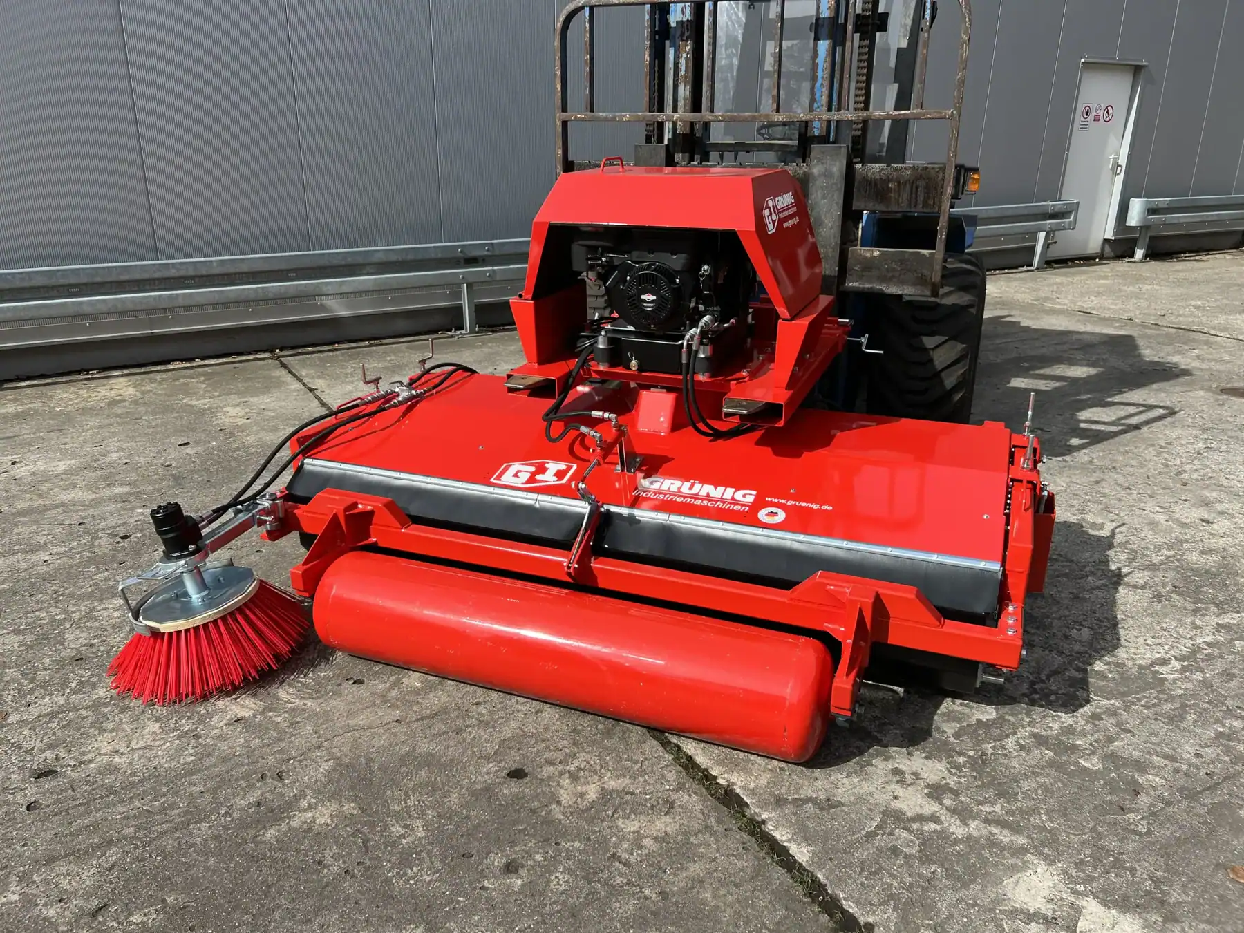 Kehrmaschine mit Walzen statt den standardmäßigen Laufrädern